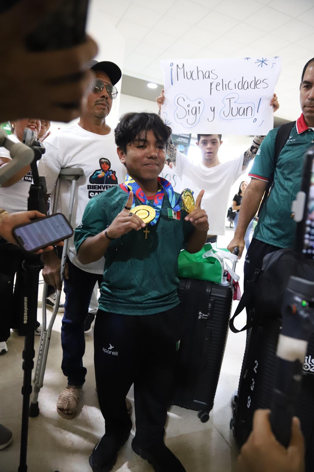 $!Mazatlán recibe con fiesta a Sigi Sergio David Cruz, doble medallista de oro en Chile 2025