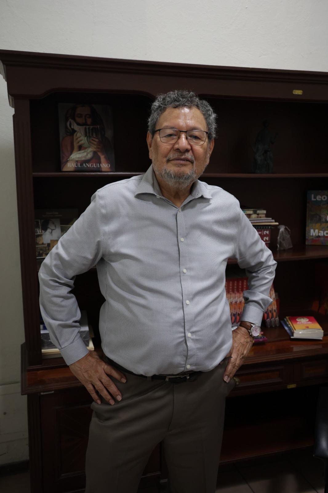 $!El escritor sinaloense trabaja actualmente en una novela de ciencia ficción.