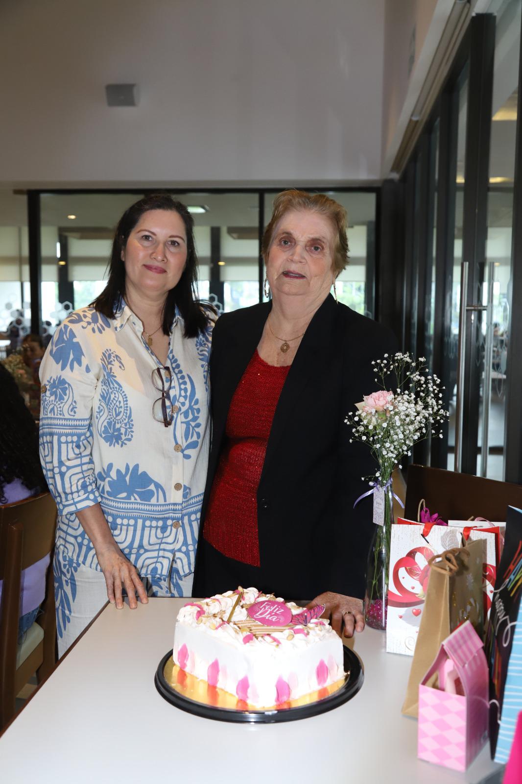 $!María del Rosario Mora y María de la Paz Garzón Zamudio.