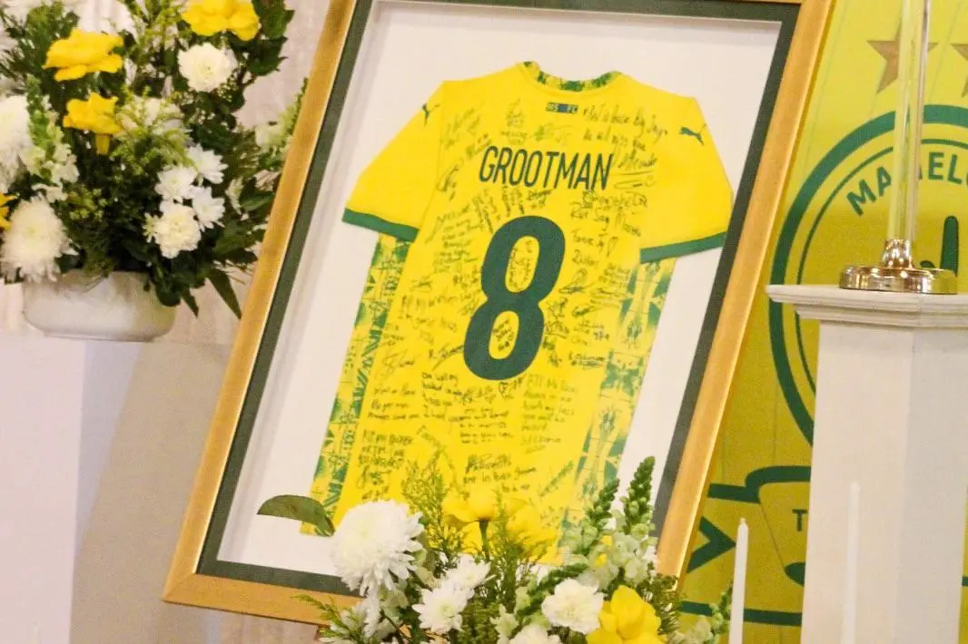 $!Sudáfrica despide a Jayden Adams entre homenajes y muestras de apoyo del futbol mundial