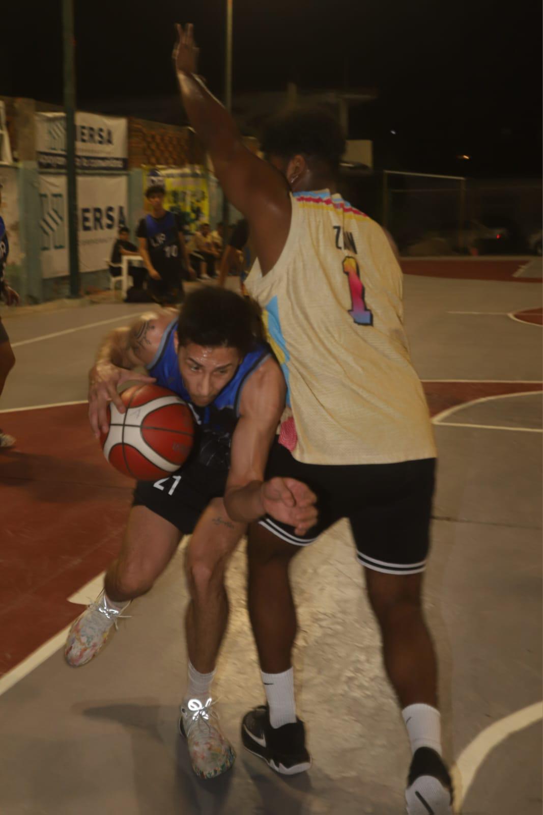 $!El Velero empieza con triunfo en Torneo Marinos