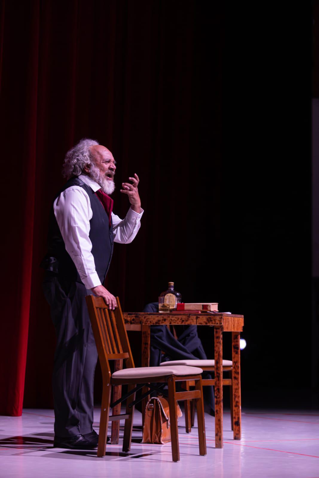 $!Rodolfo Arriaga interpretó el monólogo ‘Marx en el Soho’.