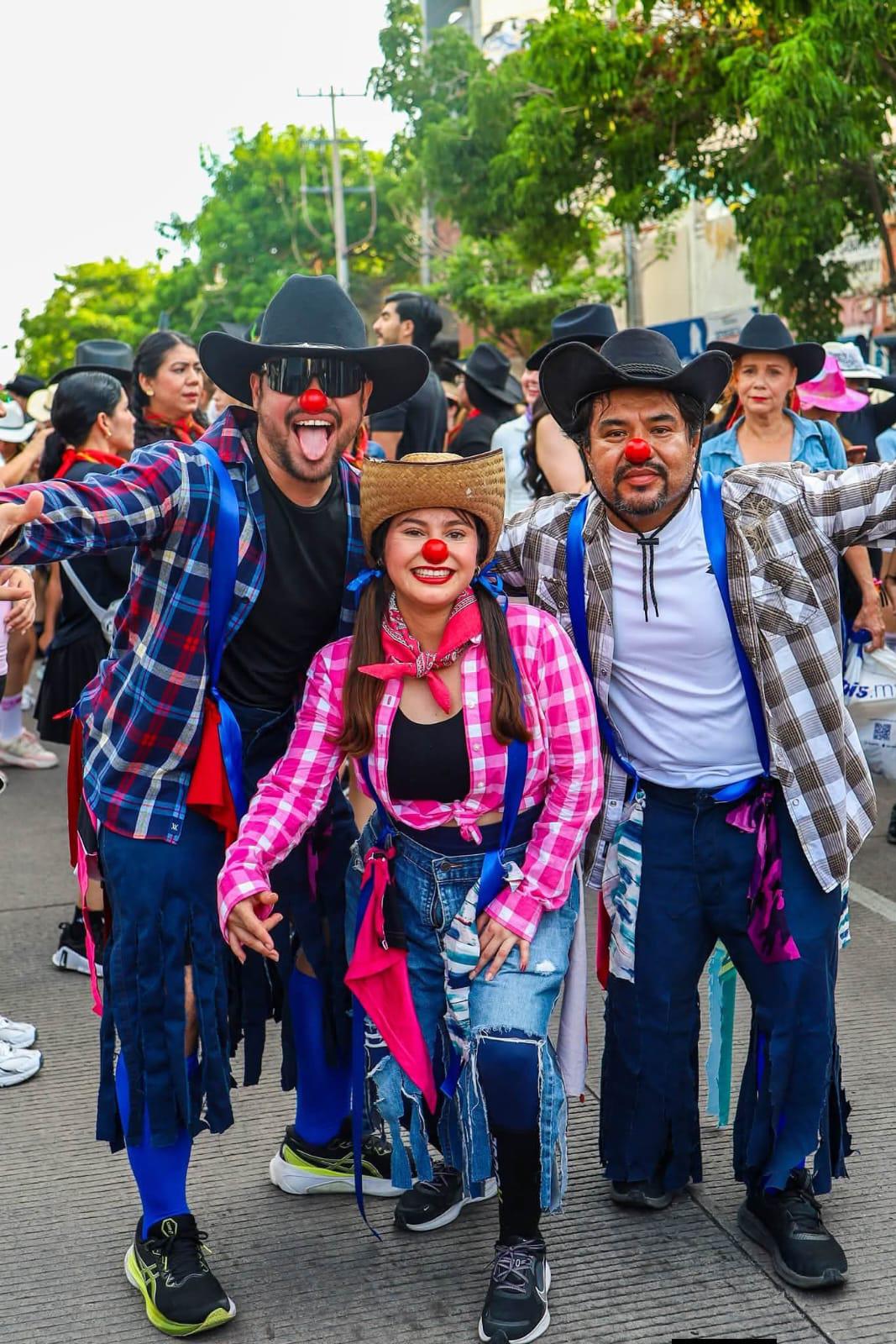 $!VaqueRun reúne a familias y jóvenes en una tarde de deporte, música y diversión en Culiacán