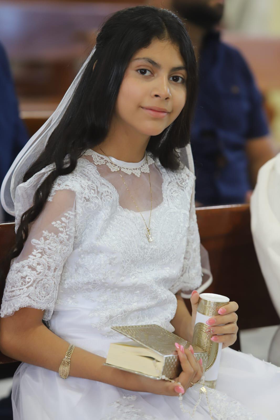 $!Ivon Alejanda Córdova Peralta comulga por primera vez.