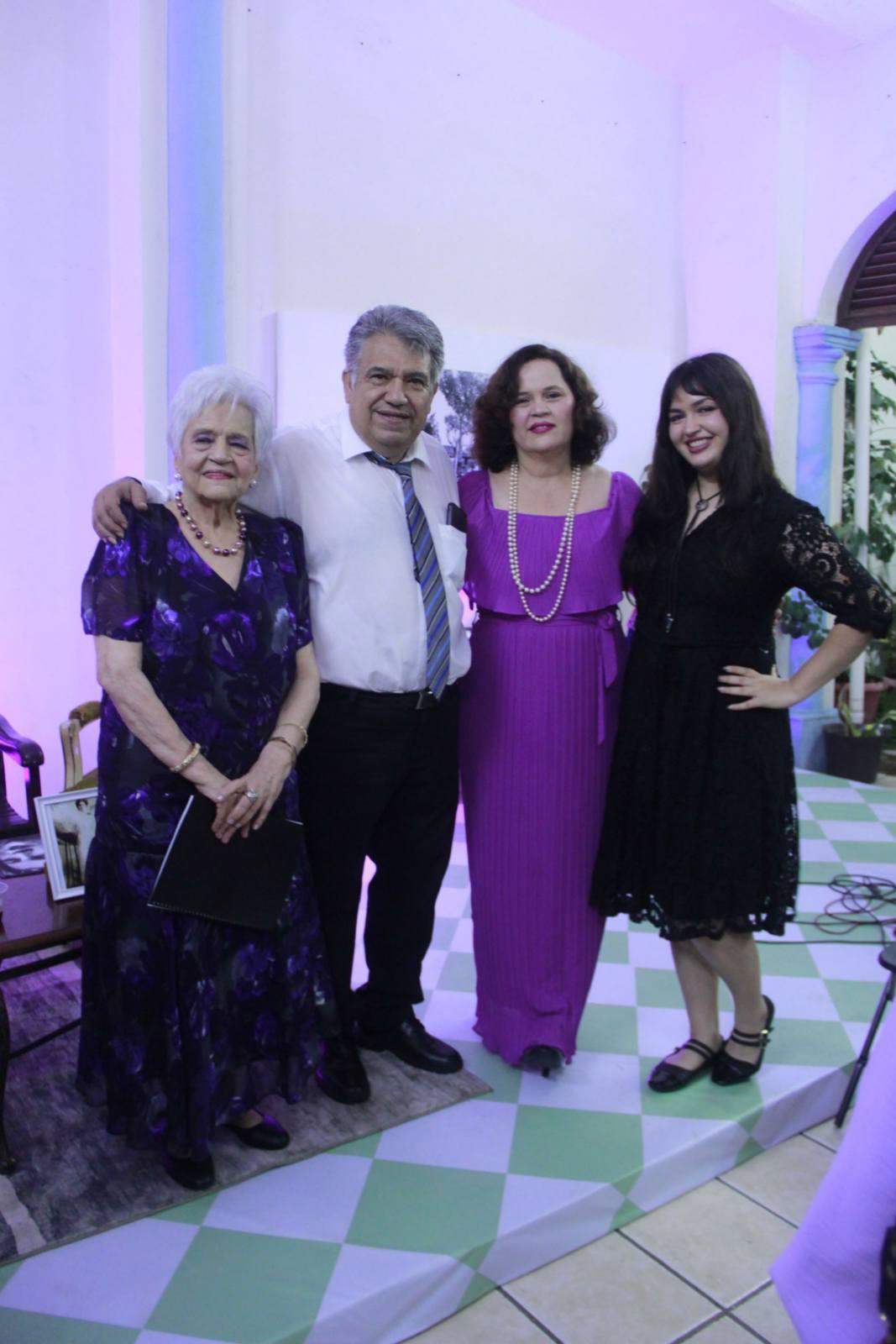 $!Alicia Montaño, Raúl Carrasco, director del Trío Sinaloa, Georgina Martínez y Lucía Valdez.