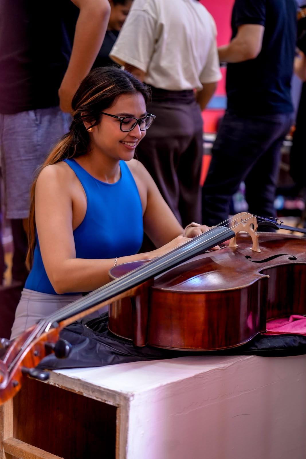 $!Los jóvenes realizaron ejercicios de mantenimiento directamente con sus instrumentos.