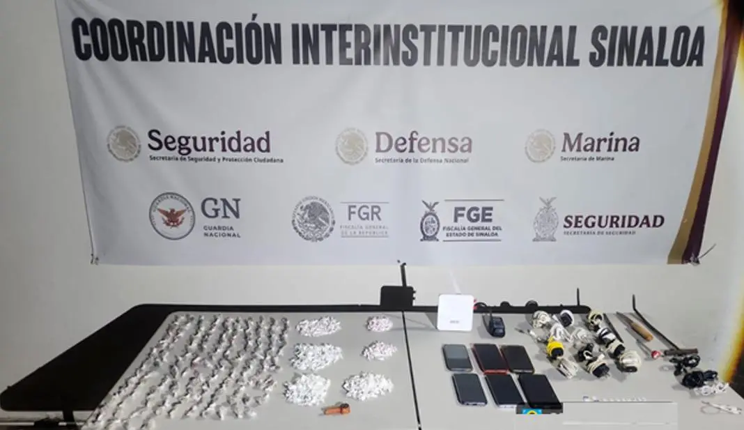 $!Aseguran más de 600 dosis de droga y celulares durante revisión en penal de Culiacán