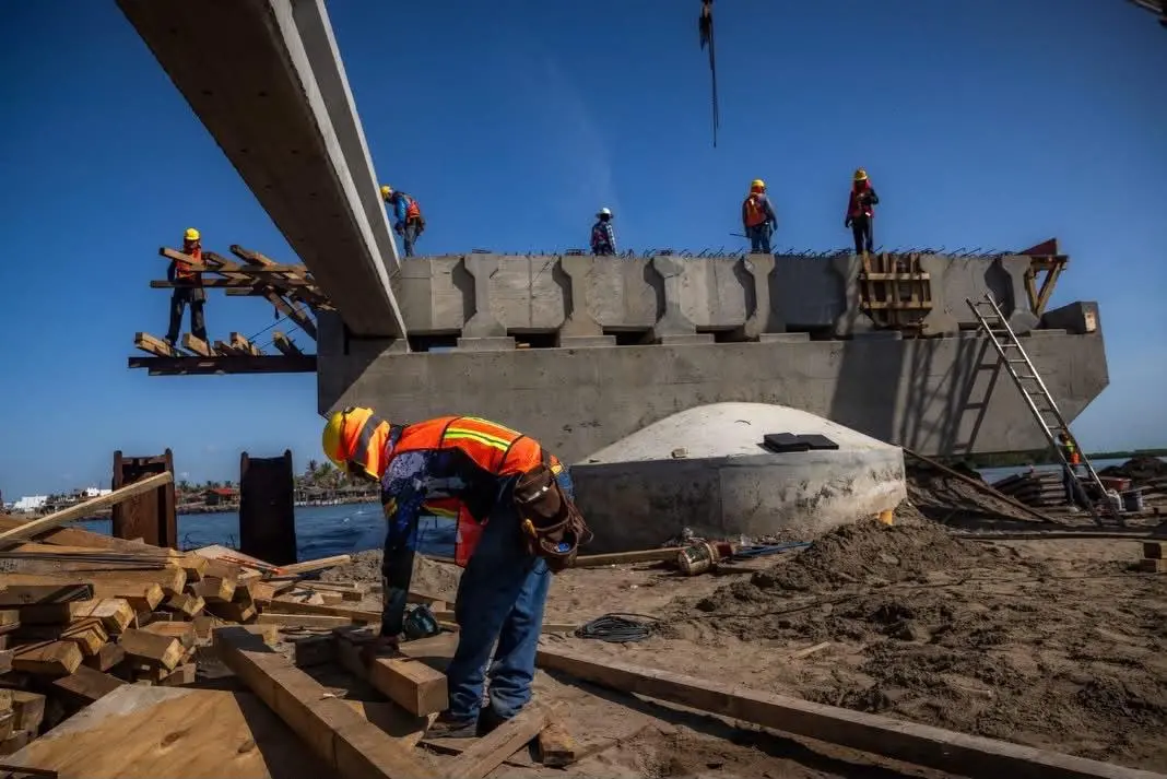 $!Destaca Yeraldine Bonilla avance del 45% en puente Bellavista-Boca del Río-Las Glorias, en Guasave