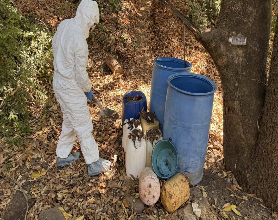 $!Inhabilitan cinco áreas de concentración de químicos para elaborar metanfetamina, en Culiacán