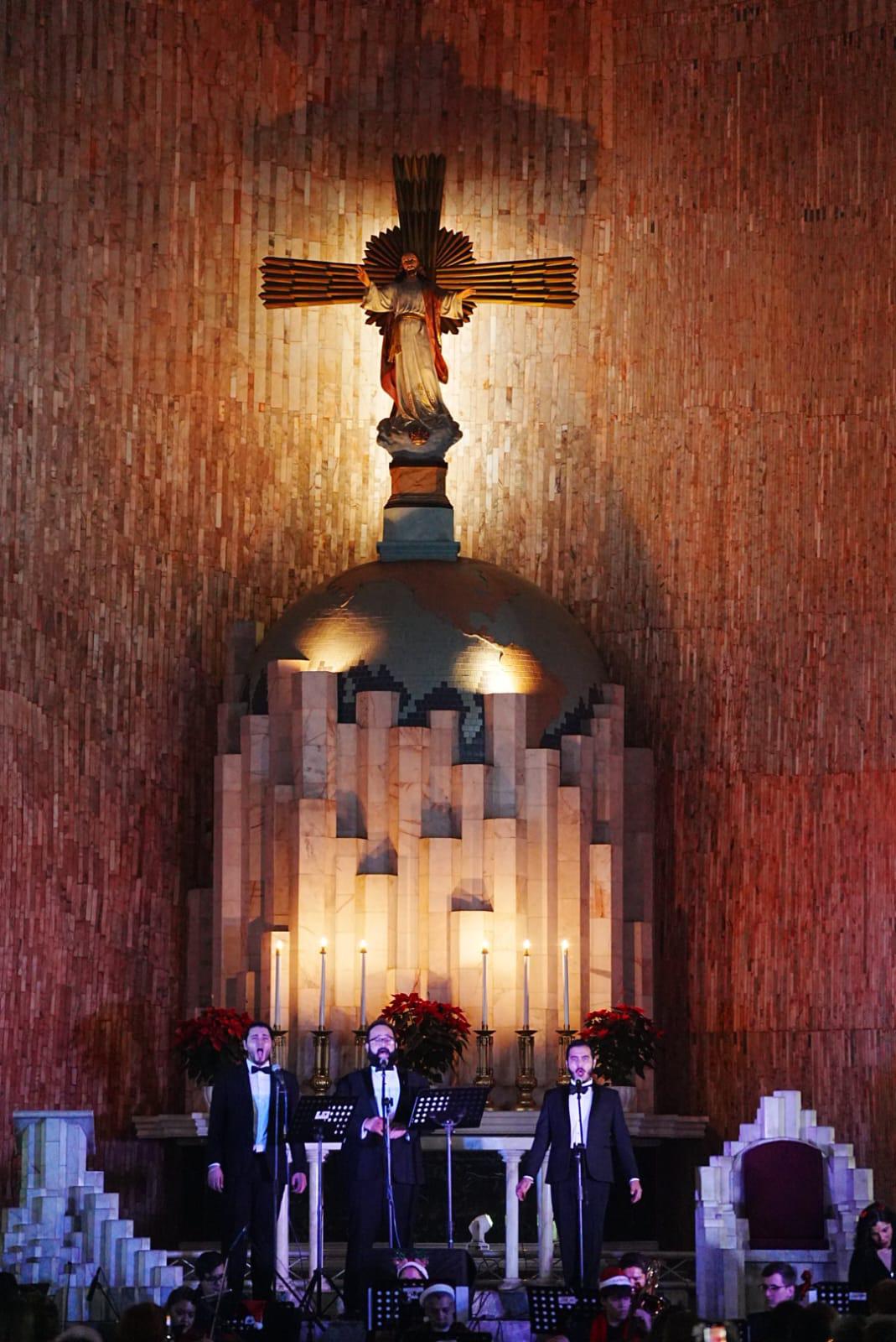 $!La Parroquia Cristo Rey se llenó de música, emoción y espíritu navideño.