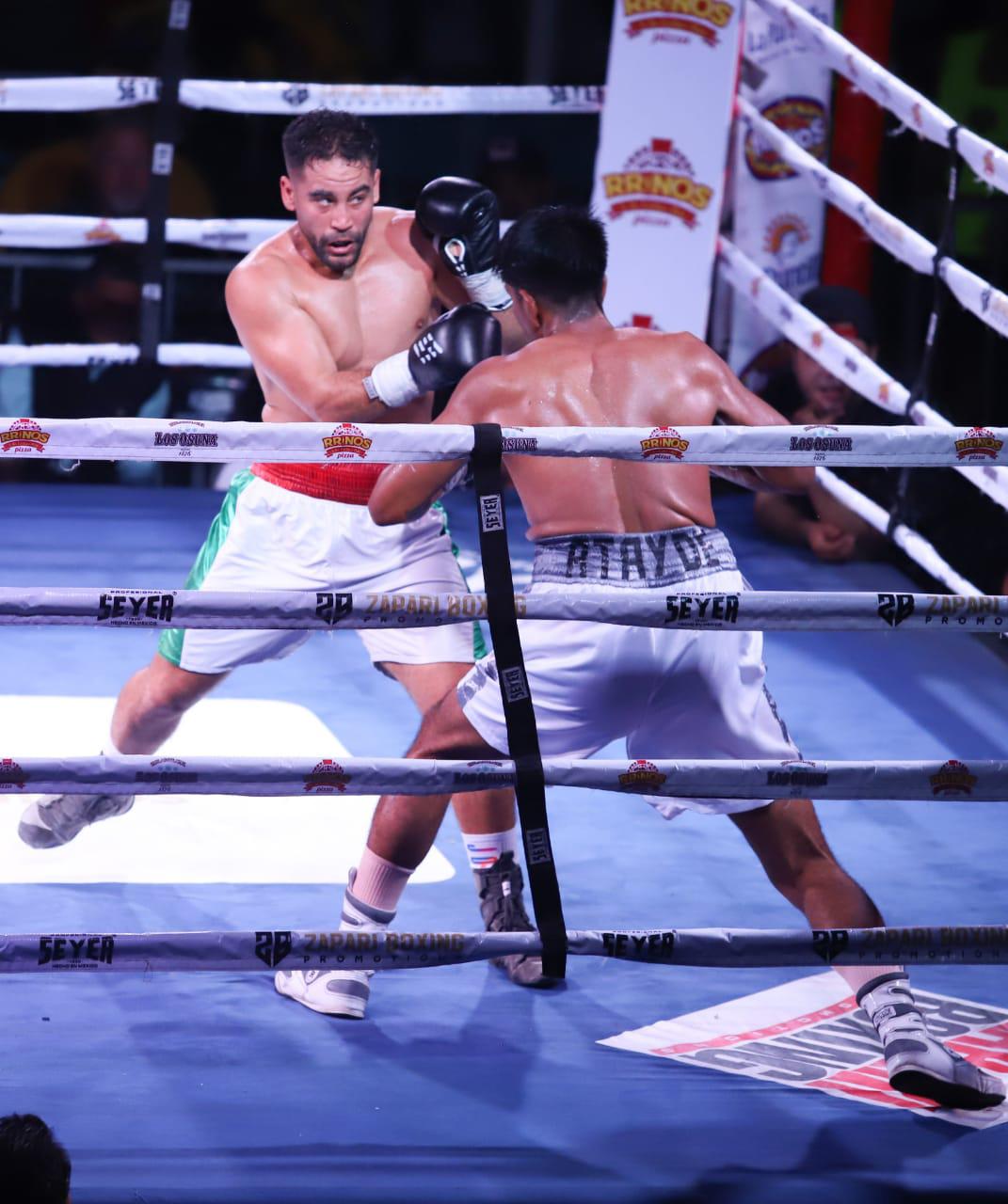 $!Feroz triunfo de Juan Estrada en velada de box Sangre Nueva 2