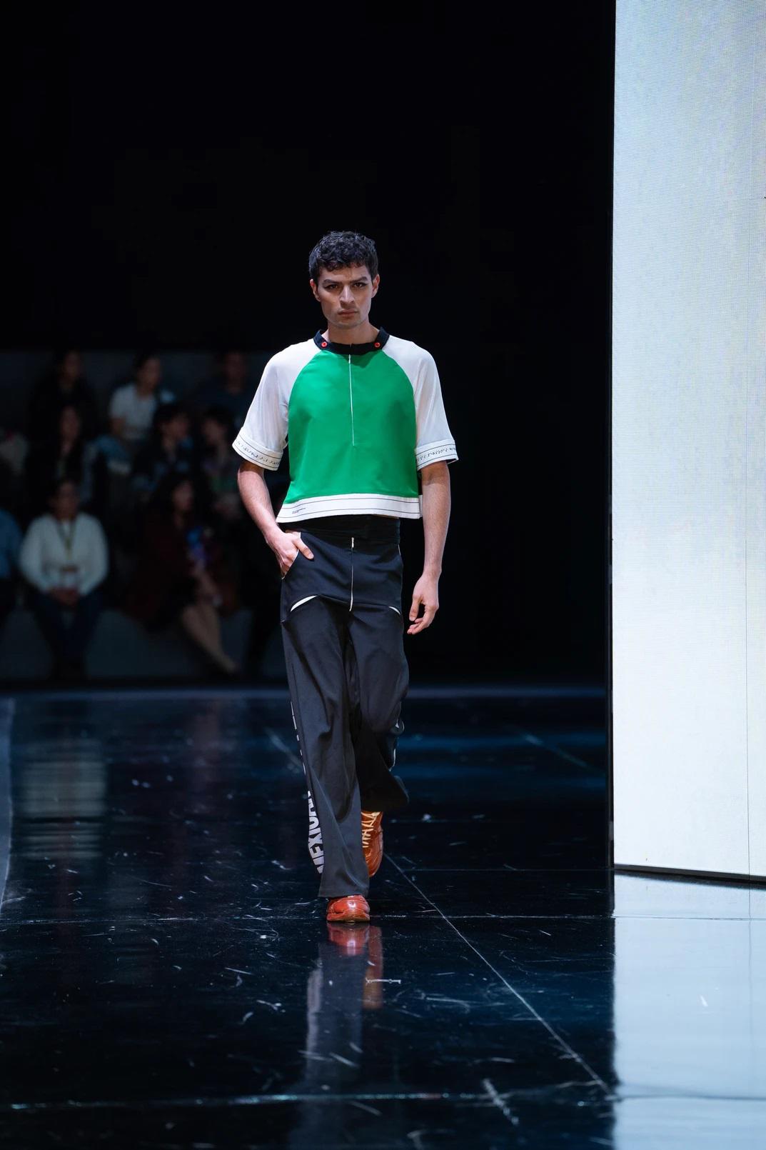 $!El modelo Esteban Cheverria, con discapacidad motora, durante su participación.