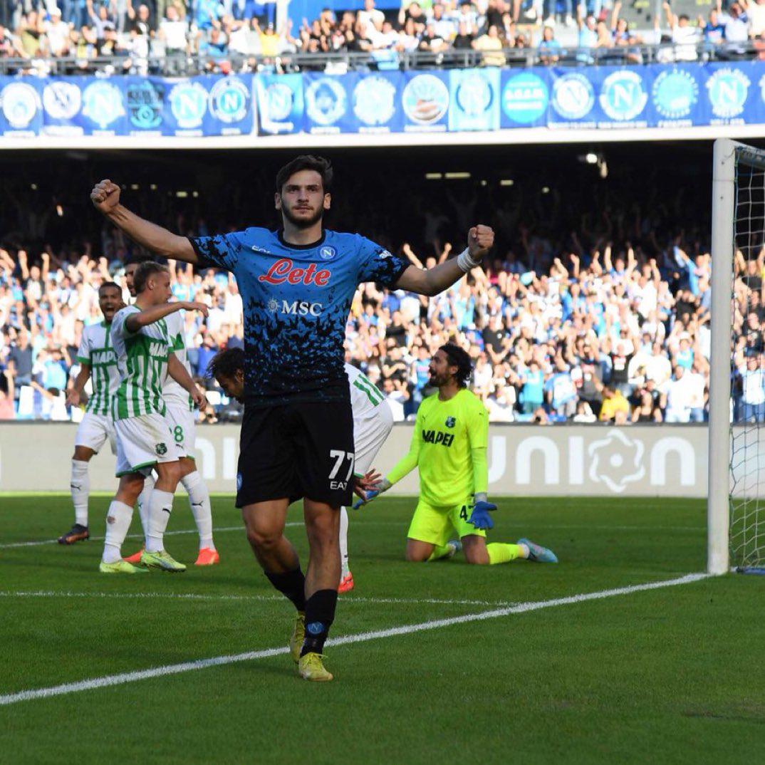 $!‘Chucky’ Lozano y Napoli golean y siguen firmes en liderato de la Serie A