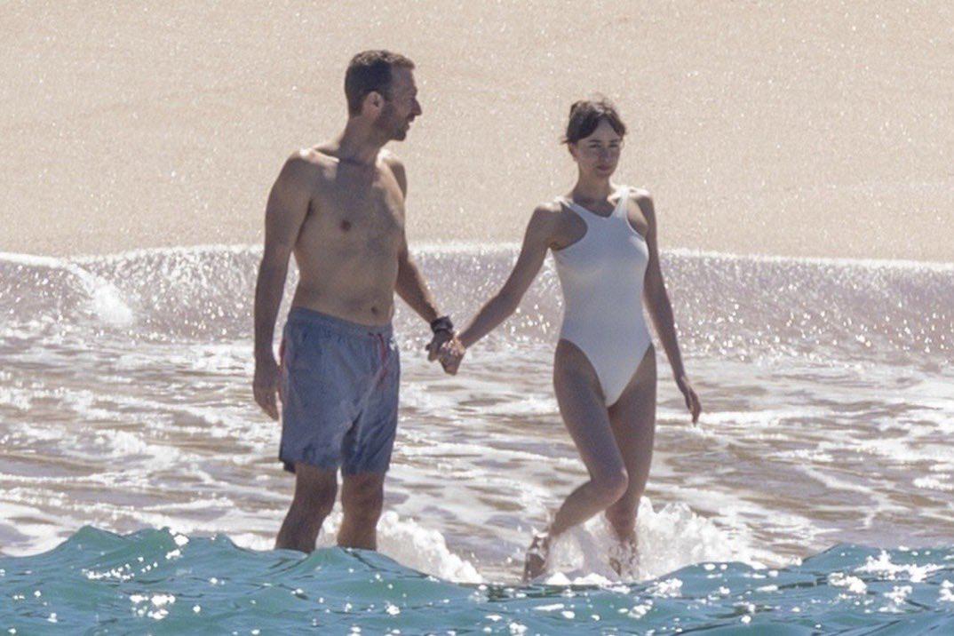 $!La pareja disfrutando unas vacaciones en una playa de México.