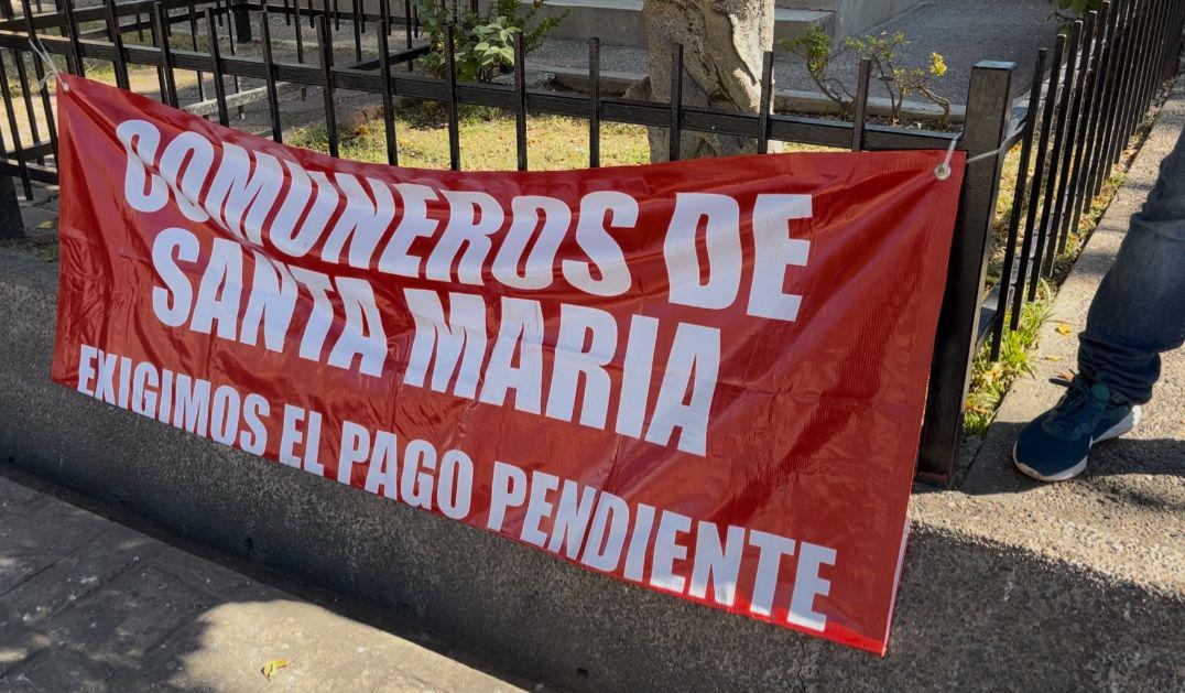 $!Comuneros de Santa María protestan en Mazatlán para exigir pagos de indemnización por construcción de la presa