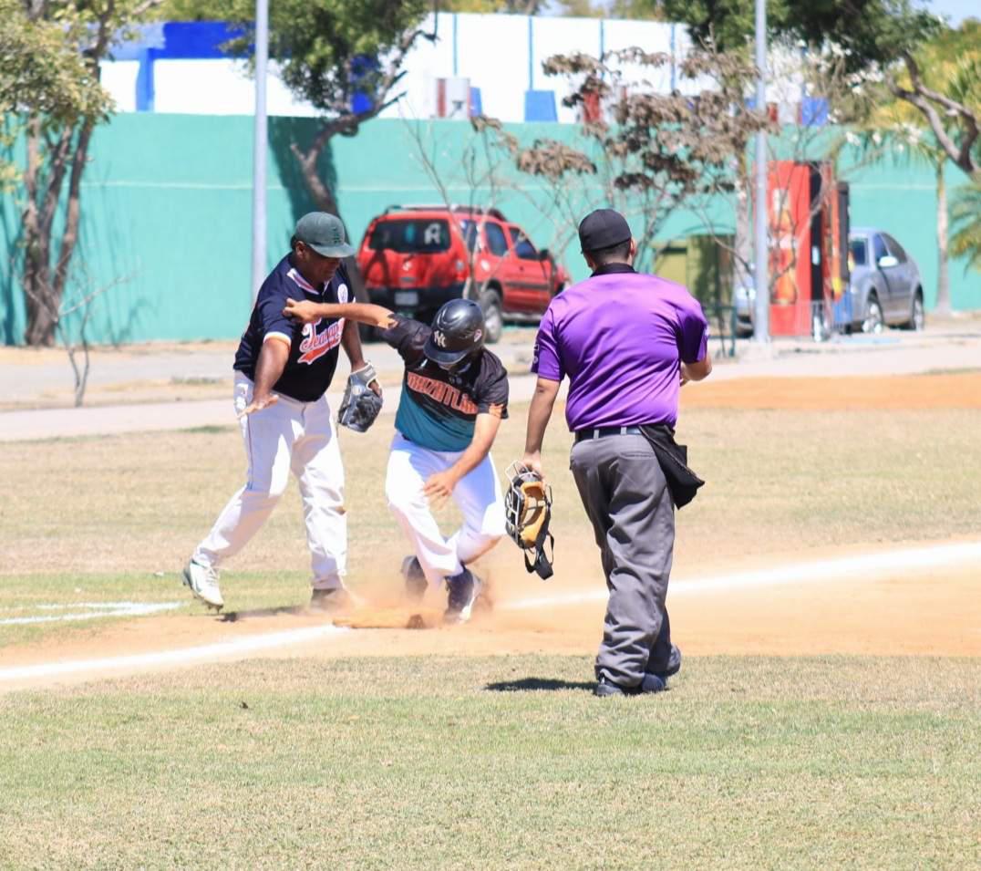 $!Mazatlán blanquea a Teacapán en la Liga Regional de Beisbol del Sur de Sinaloa