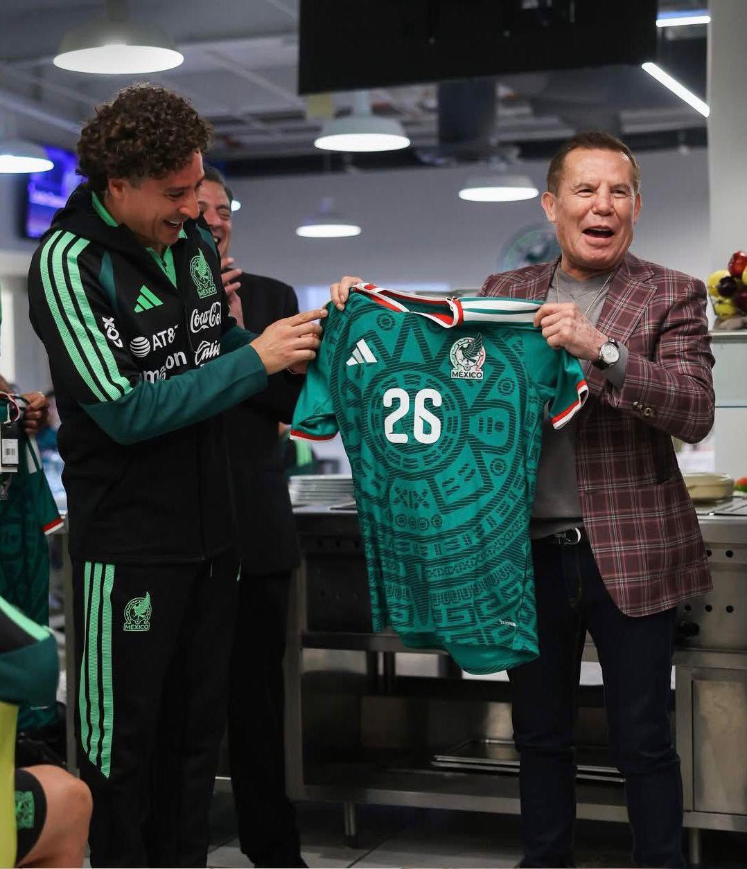 $!Julio César Chávez visitó a la Selección Mexicana