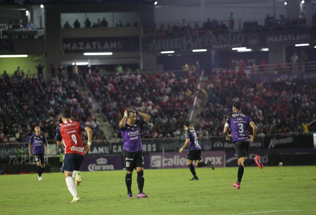 $!¡A rezar! Mazatlán cae ante Chivas y está al borde de la eliminación