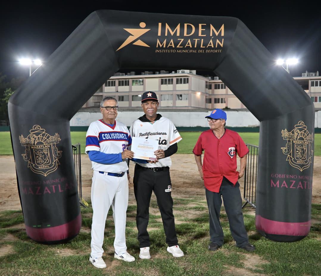 $!Arranca temporada 2025 de las Ligas Nocturna y Sabatina de Beisbol en Mazatlán