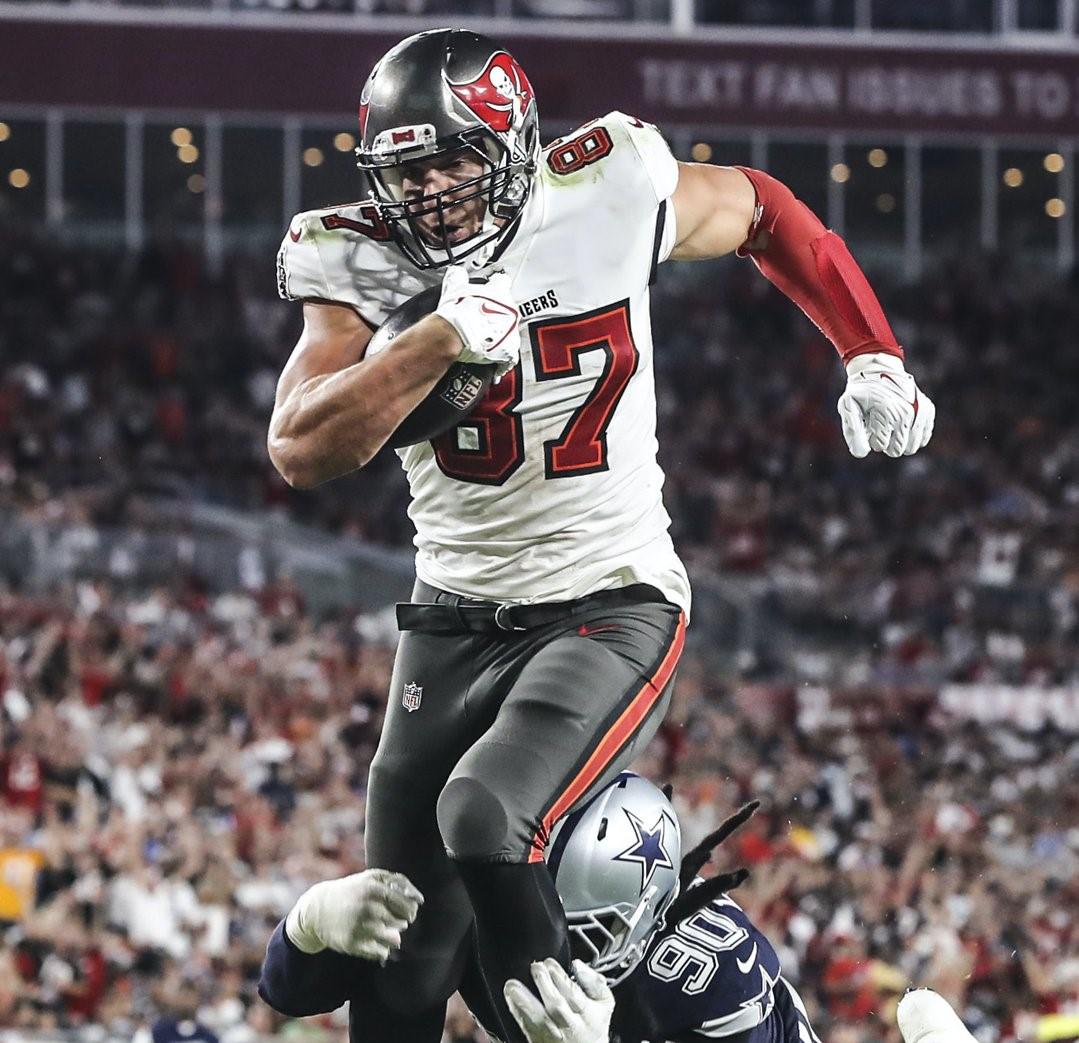 $!Brady y Bucaneros inician con triunfo la defensa de su título