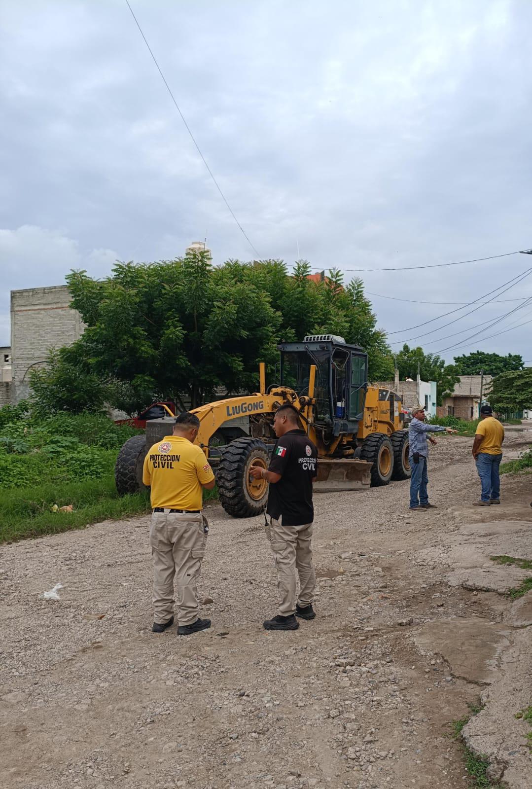 $!Intensifican limpieza de canales y cauces en Escuinapa ante la trayectoria de ‘Simon’