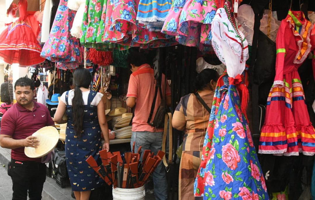$!Artículos navideños, lo más vendido durante el Buen Fin en Culiacán
