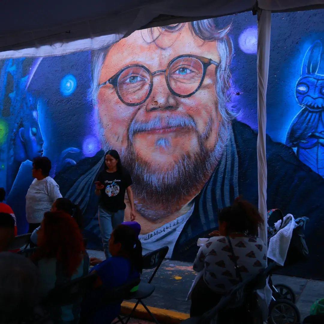 $!Guillermo del Toro inspira arte urbano en México