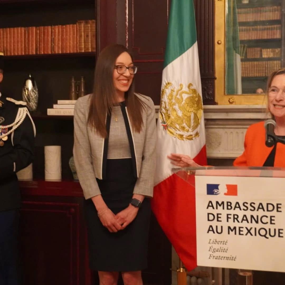 $!Recibe Brenda Galaviz Orden de las Palmas Académicas en grado de Caballero