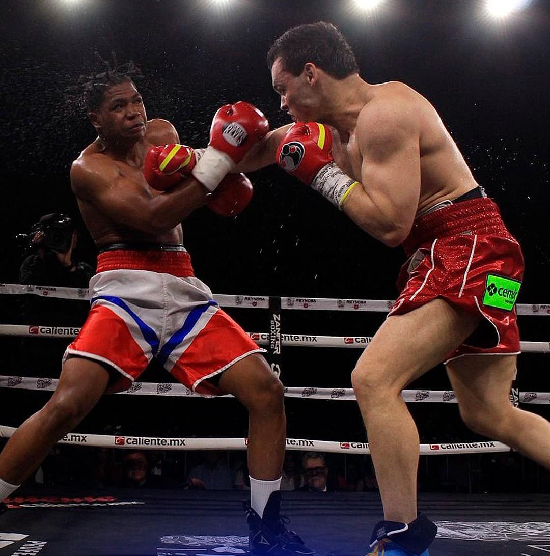 $!Julio César Chávez Jr. noquea al colombiano John Caicedo en Reynosa