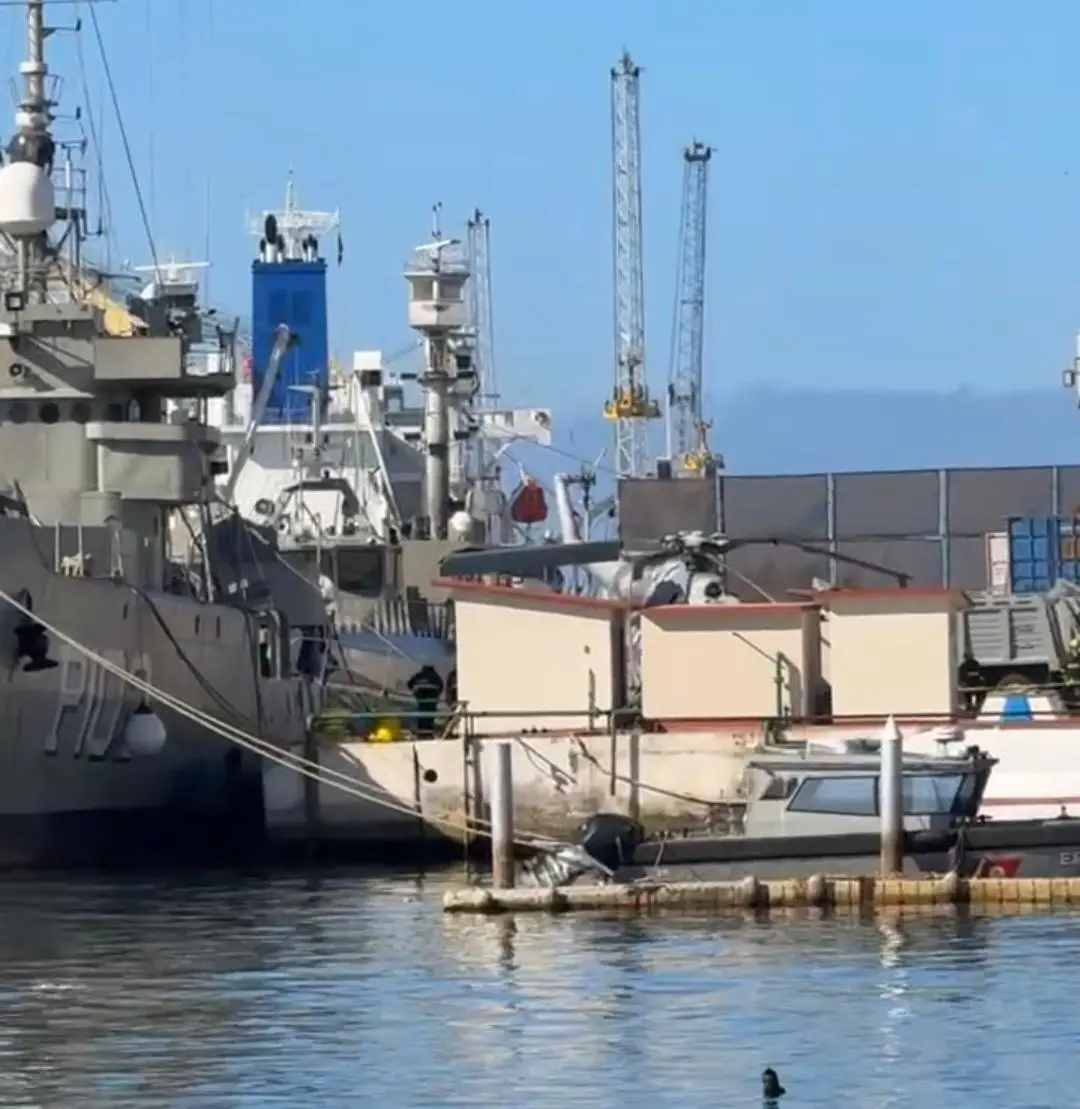 $!Se desploma helicóptero de la Marina en Zona Naval de Mazatlán tras falla en motor