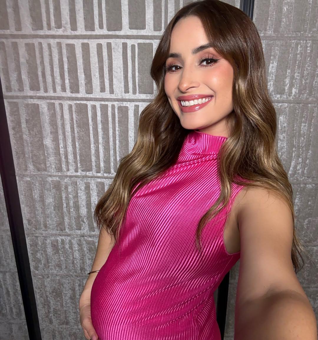 $!Comparte Cynthia Rodríguez nuevas fotos de su embarazo