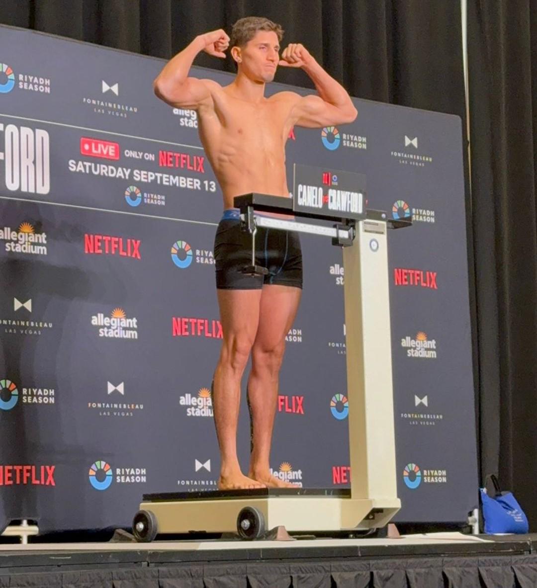 $!Marco Verde, sin problemas con la báscula, se declara listo para su tercer combate como profesional