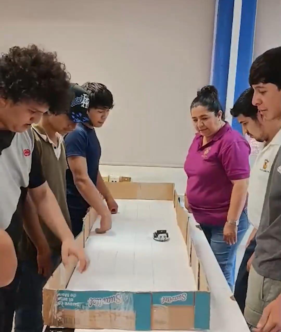 $!Estudiantes de preparatoria exhiben proyectos tecnológicos finales, en Rosario