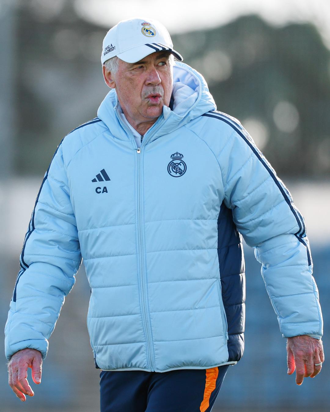 $!Ancelotti defiende a Raúl Asencio y asegura que los insultos no influirán en sus decisiones