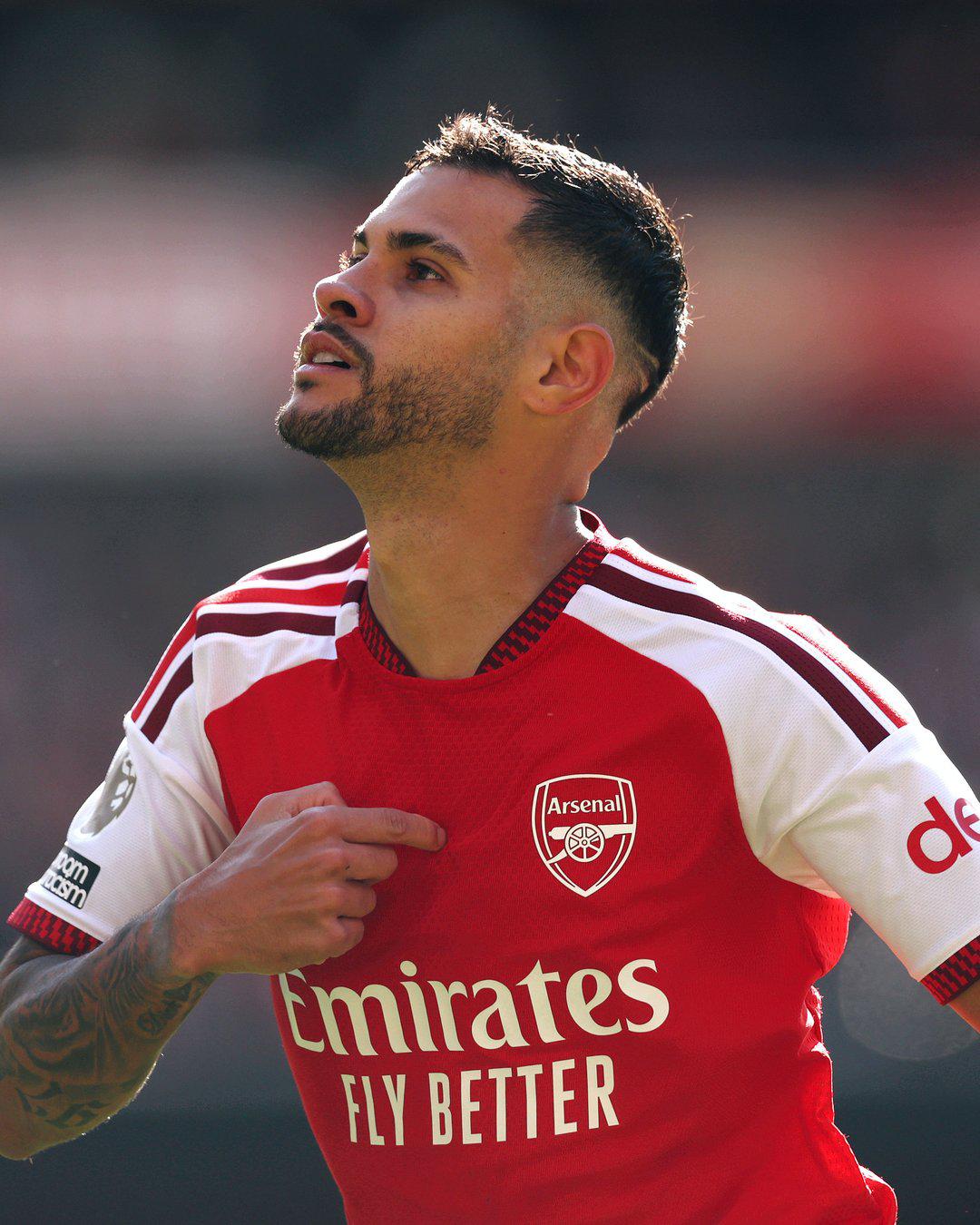 $!Arsenal remonta 2-1 al Leeds con golazos de Calafiori y Guimarães