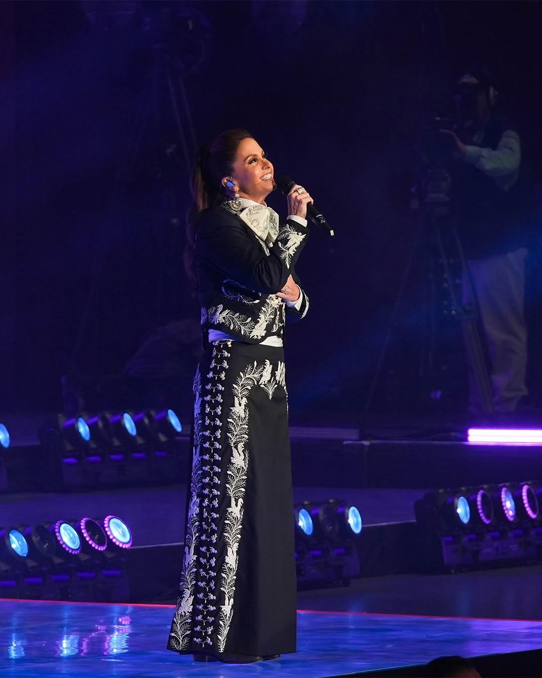 $!Lucero.