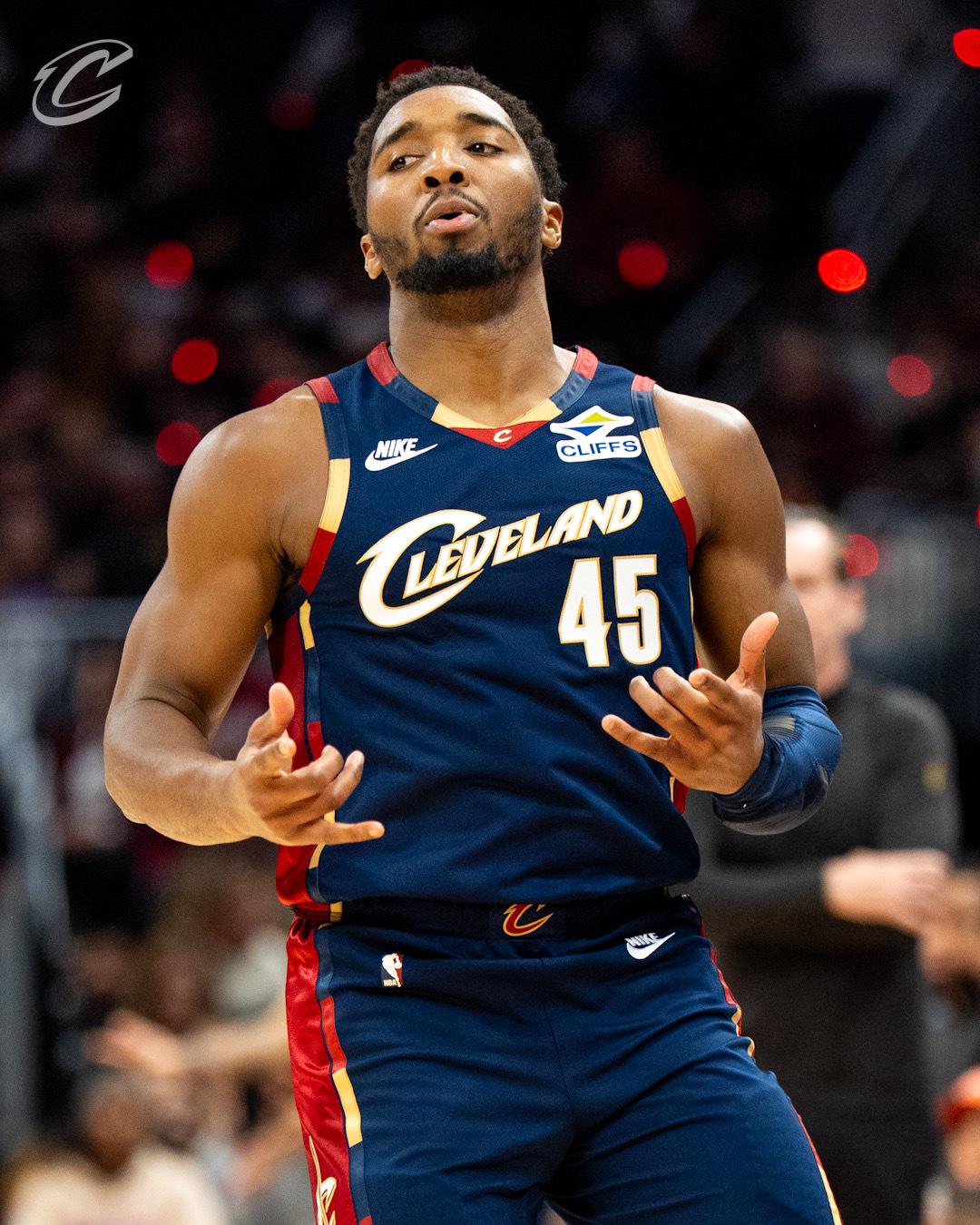 $!Mitchell en modo estrella y Cavs doblegan a los 76ers