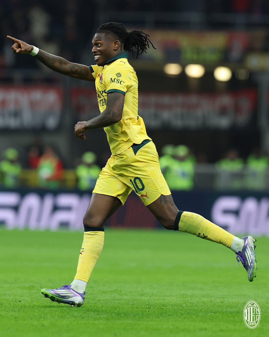 $!El Milán de Santi Giménez remonta ante Fiorentina para tomar el liderato de la Serie A