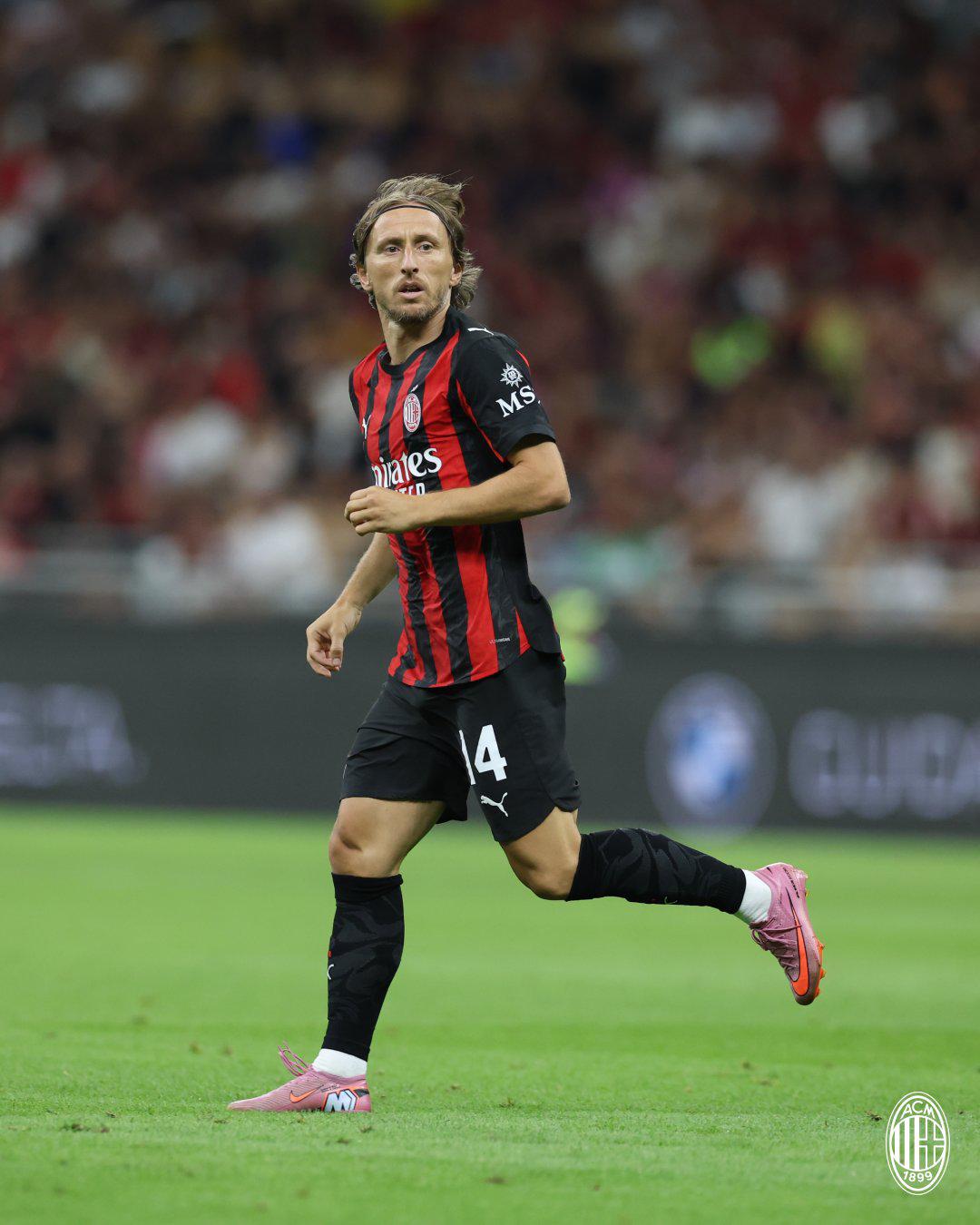 $!Santiago Giménez debuta con asistencia y Modric se estrena en la victoria del Milán en Coppa Italia