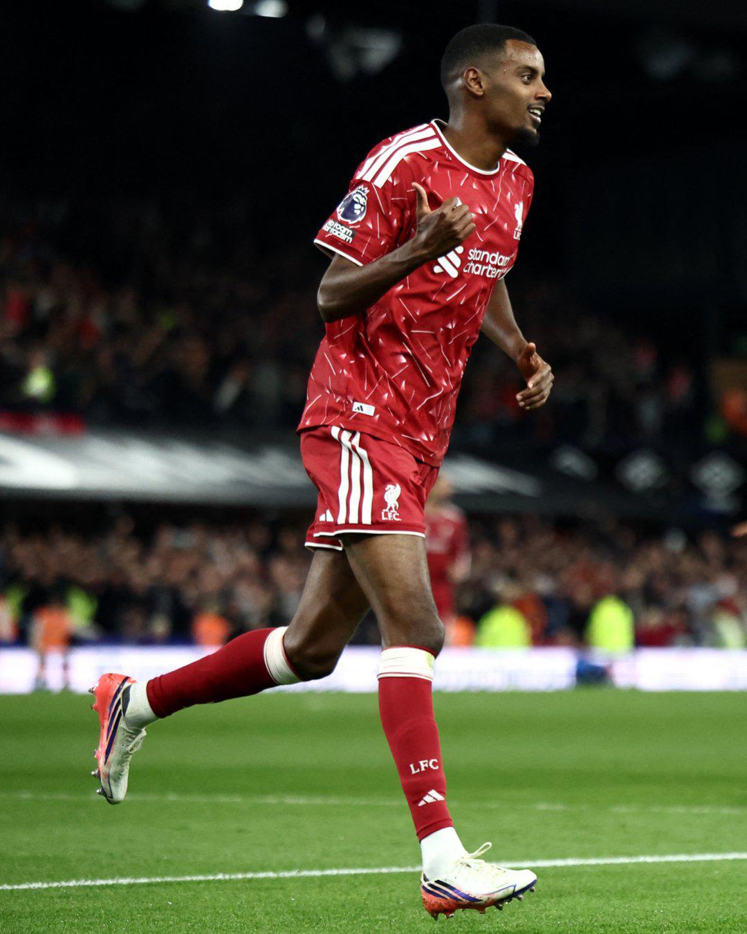 $!Liverpool se impone a domicilio al Ipswich Town con doblete de Alexander Isak