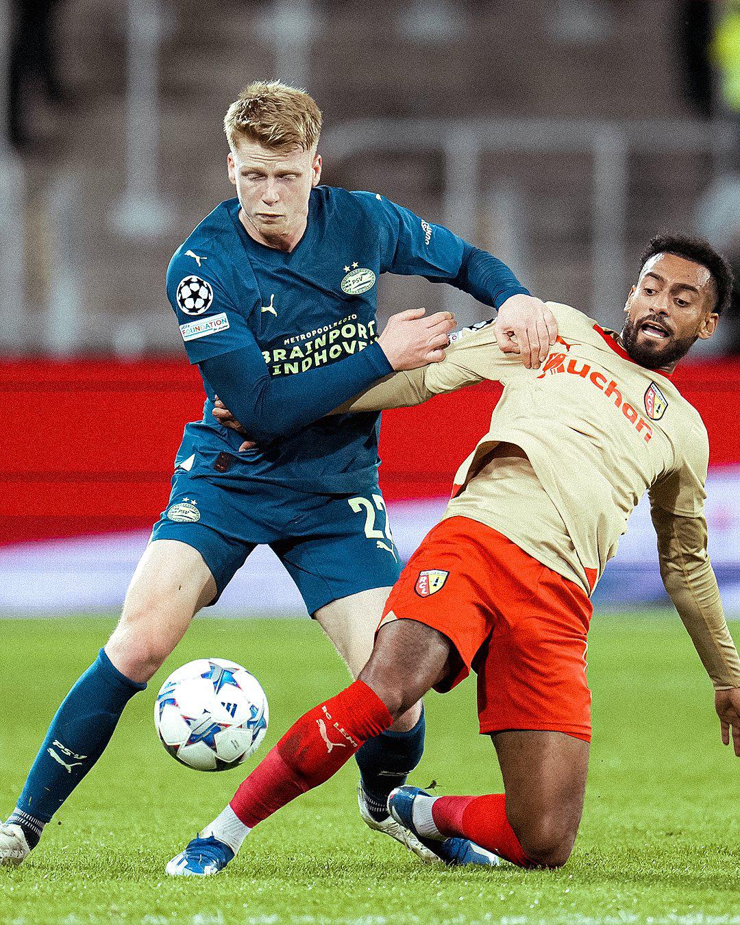 $!PSV, con ‘Chucky’ Lozano de titular, sacó valioso empate contra Lens