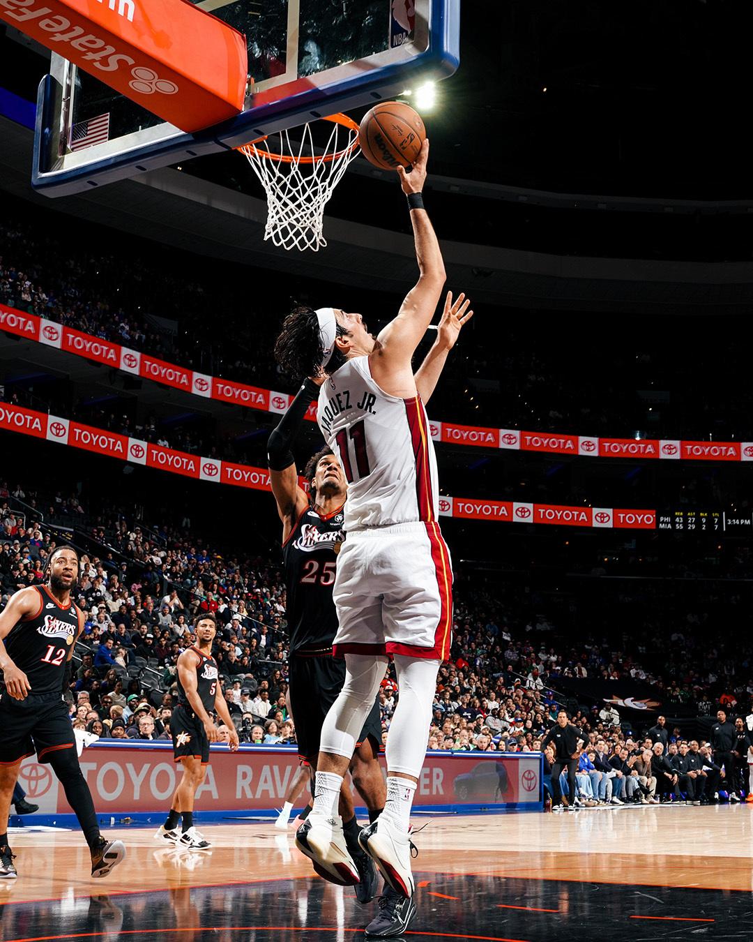 $!Powell y Ware lideran al Heat en triunfo 127-117 sobre 76ers