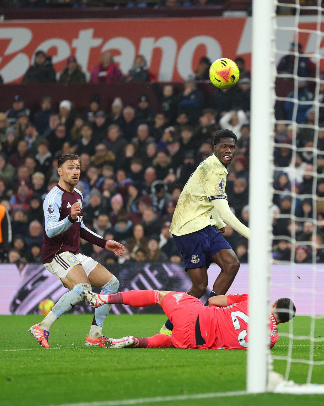 $!Aston Villa pierde su racha en casa: Everton se impone 0-1 en Villa Park