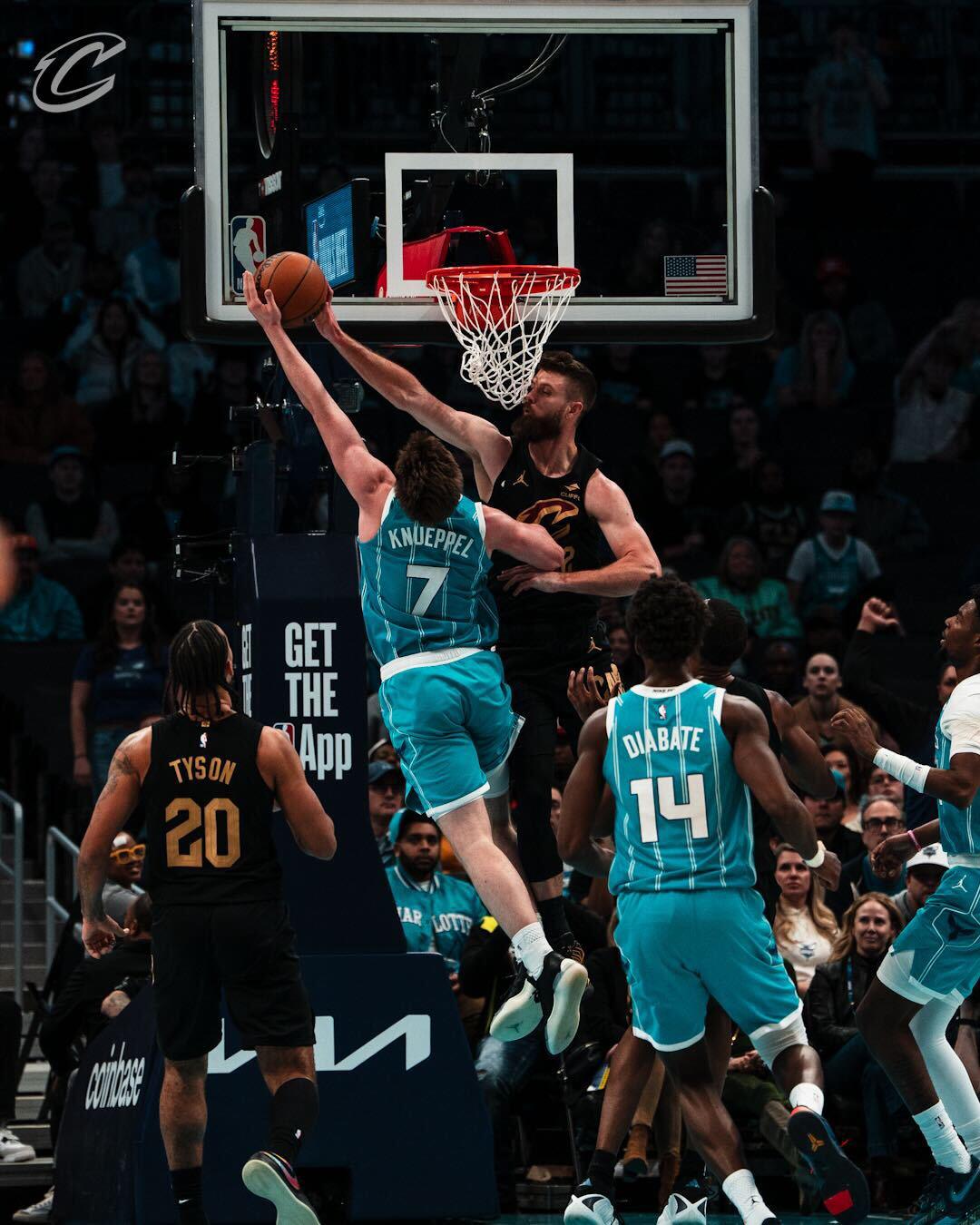 $!Cleveland Cavaliers frenan a los Hornets y suman quinta victoria como visitantes
