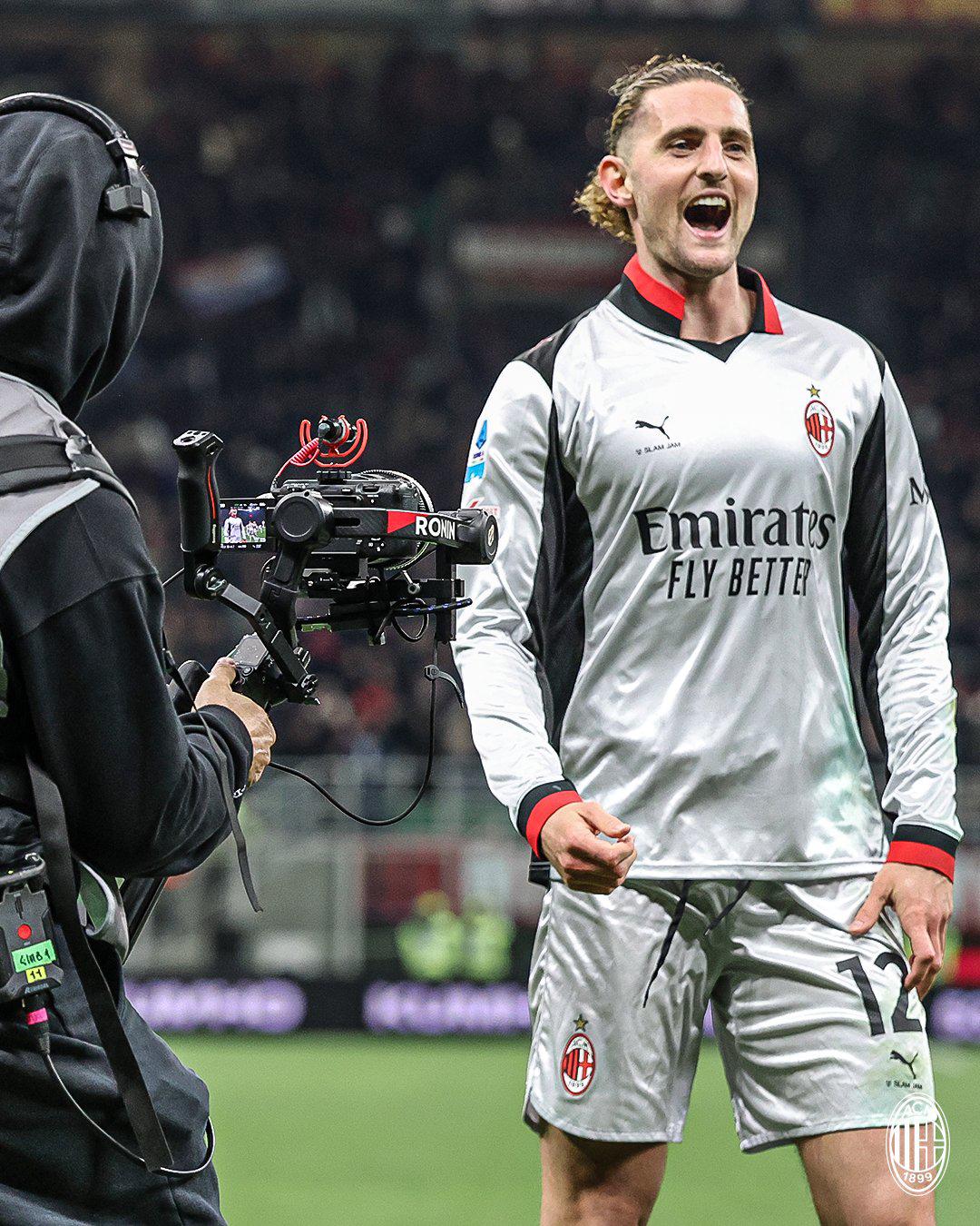 $!Santiago Giménez reaparece con el Milan tras cinco meses y celebra triunfo 3-2 sobre Torino