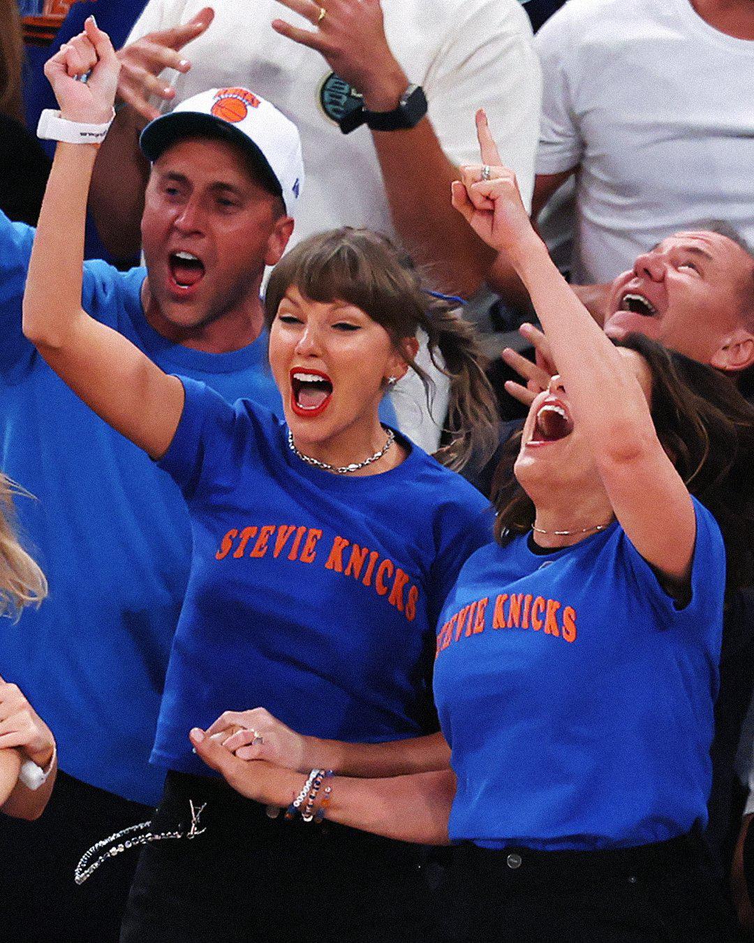 $!Personalidades del espectáculo festejaron con fans victoria de Knicks en el Juego 4