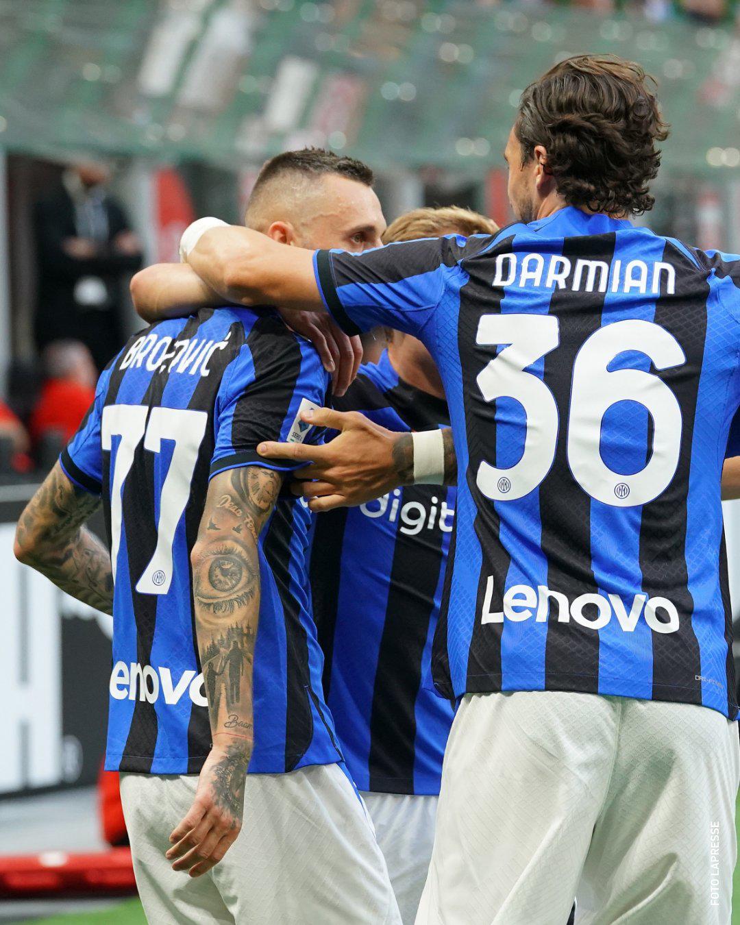 $!El campeón Milán se hace respetar y se lleva el derbi ante el Inter