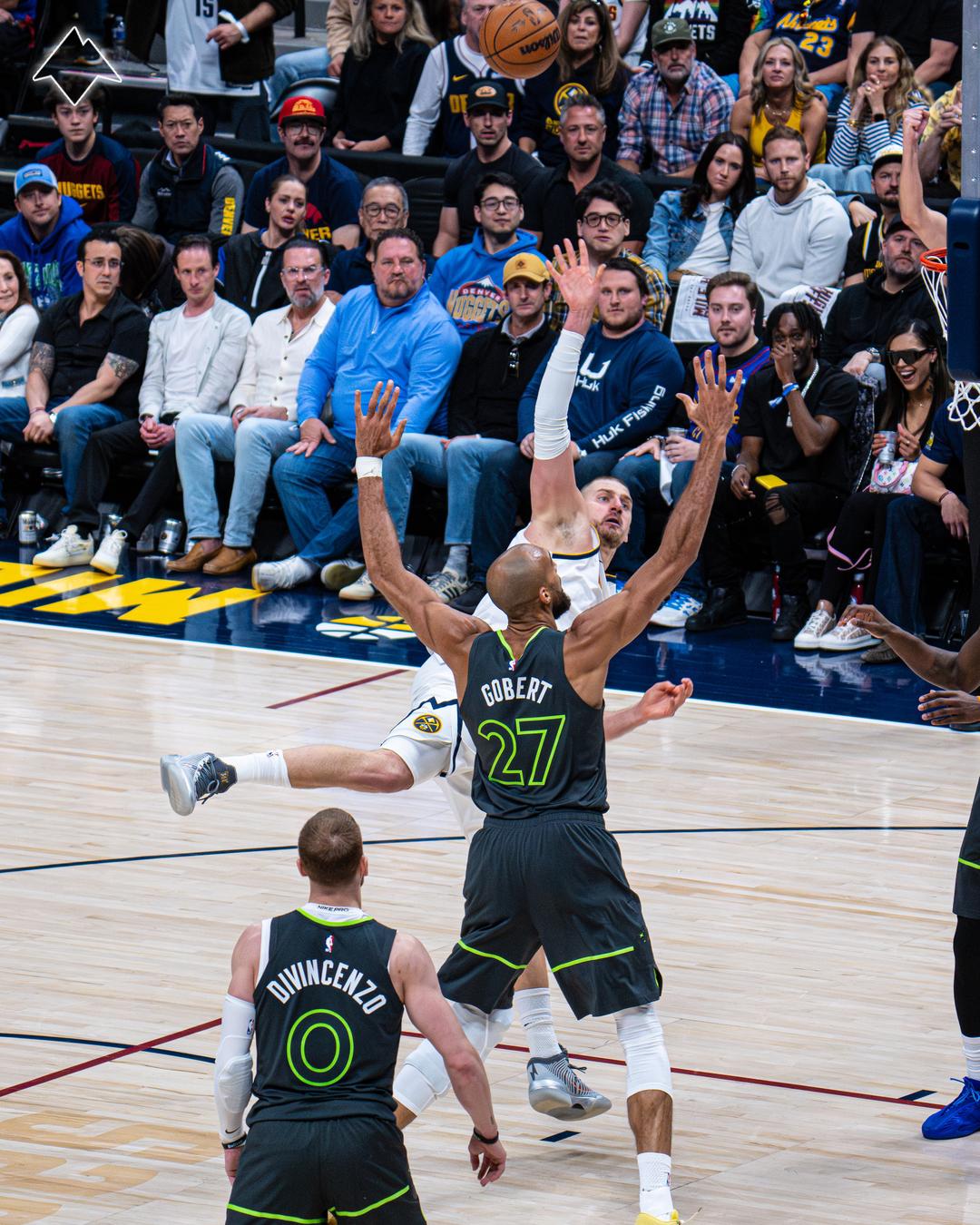 $!Nuggets reaccionan y vencen a Wolves en Juego 1