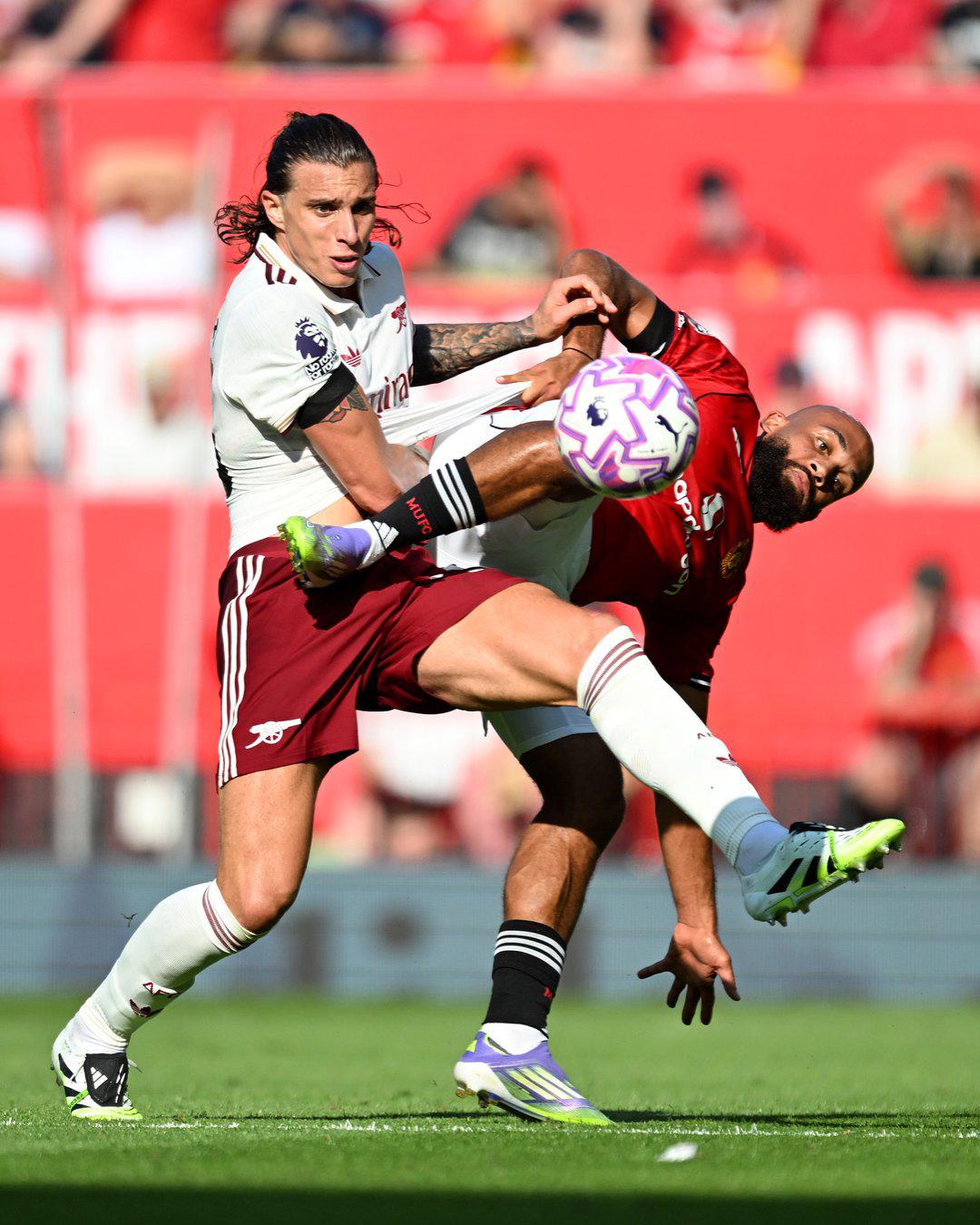 $!Arsenal vence con lo justo a Manchester United: Calafiori marca y Raya salva