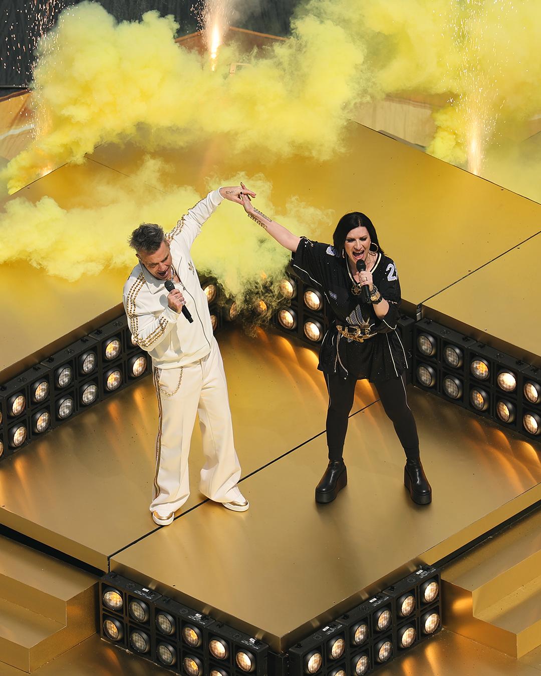 $!Robbie Williams y Laura Pausini deslumbran en la clausura del Mundial de Clubes 2025